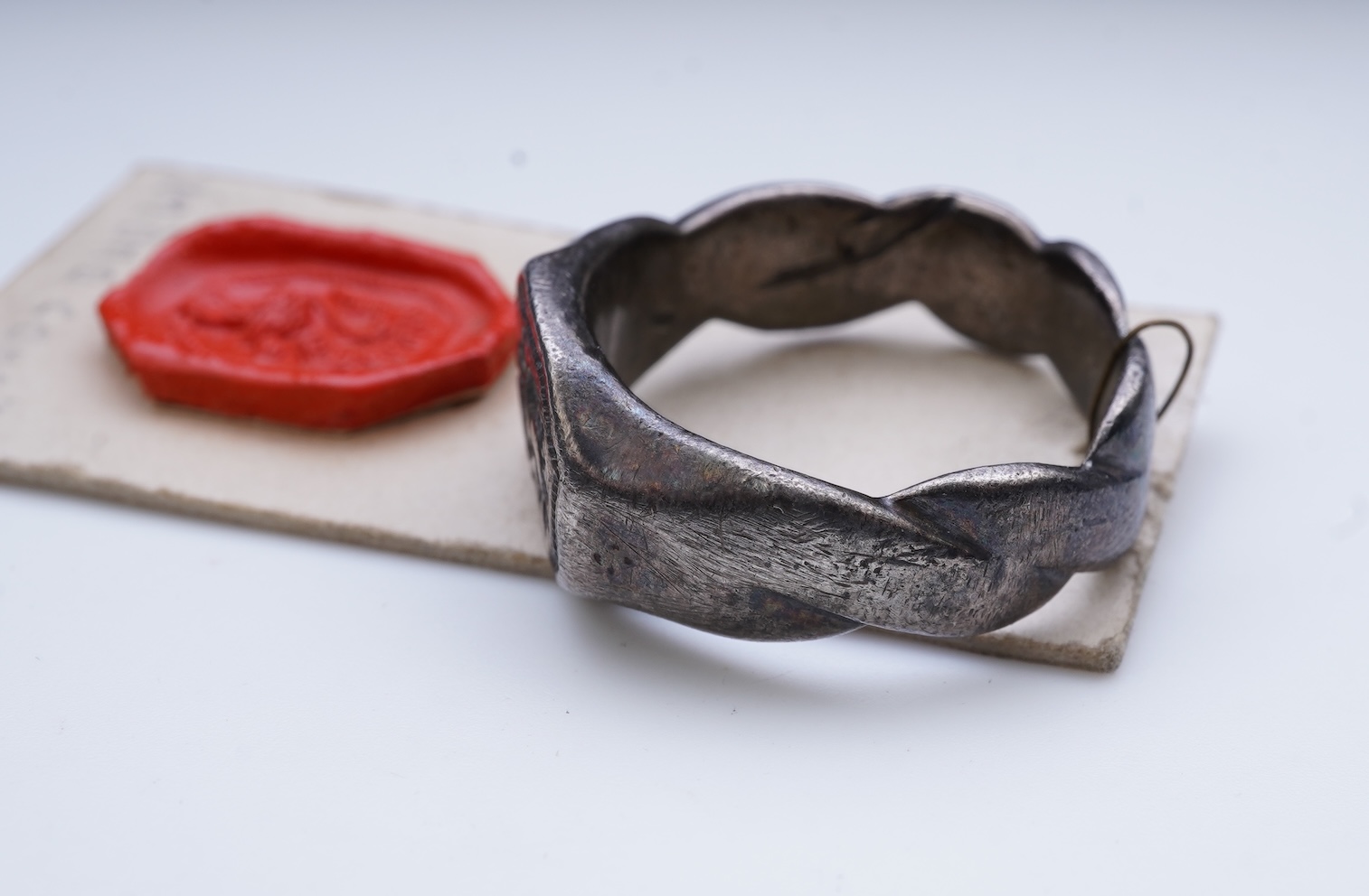 A heraldic signet ring, England, 15th/16th century